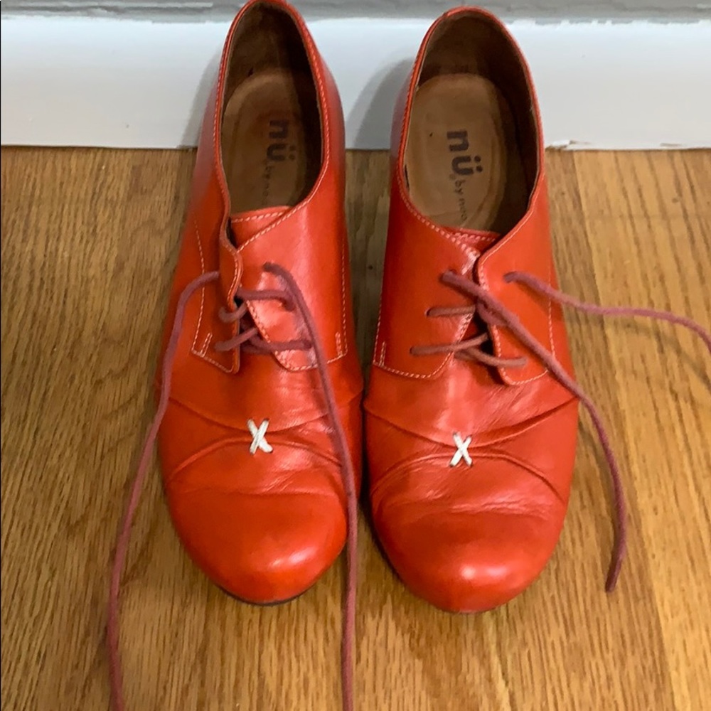Adorable BRIGHT red women’s ankle boots